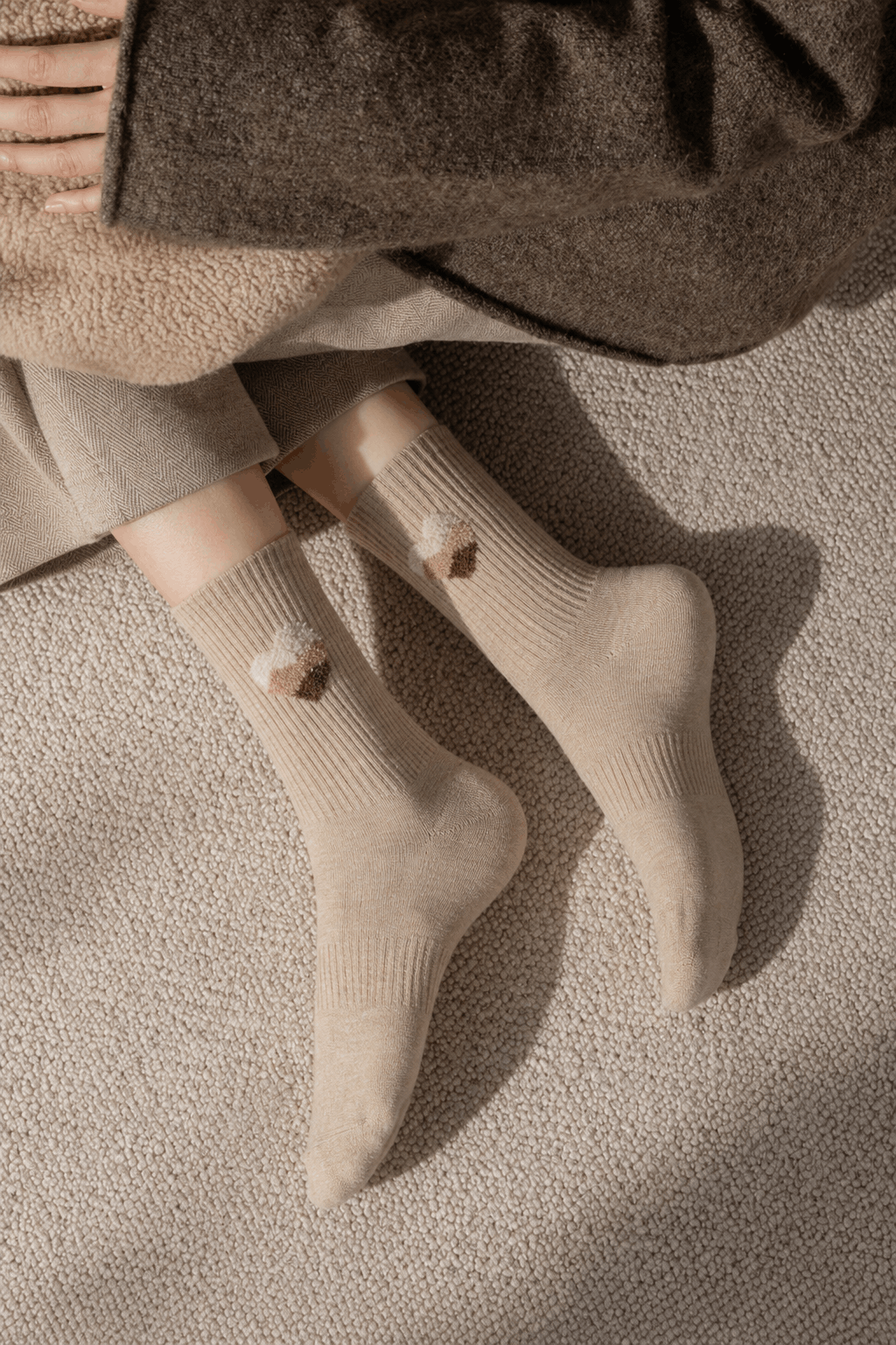 HUSHFOOT Women's Soft Heart Jacquard Socks with Gentle Grip Fit — English product image 2 (SKU 4249)